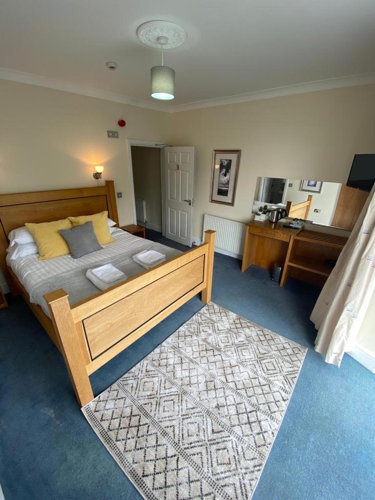 Rose And Crown Hotel & Hope And Anchor Bar Goodwick Екстериор снимка