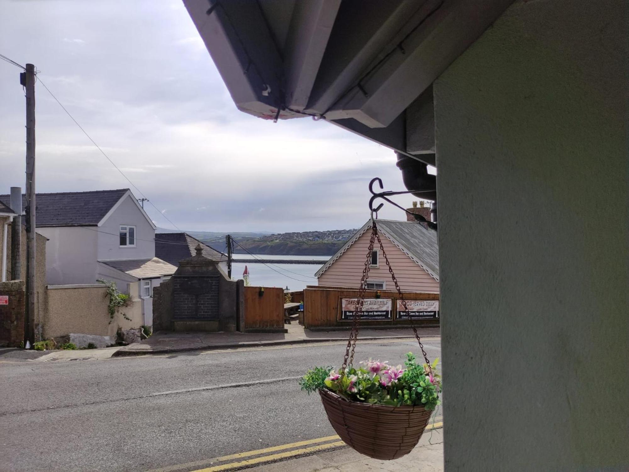 Rose And Crown Hotel & Hope And Anchor Bar Goodwick Екстериор снимка